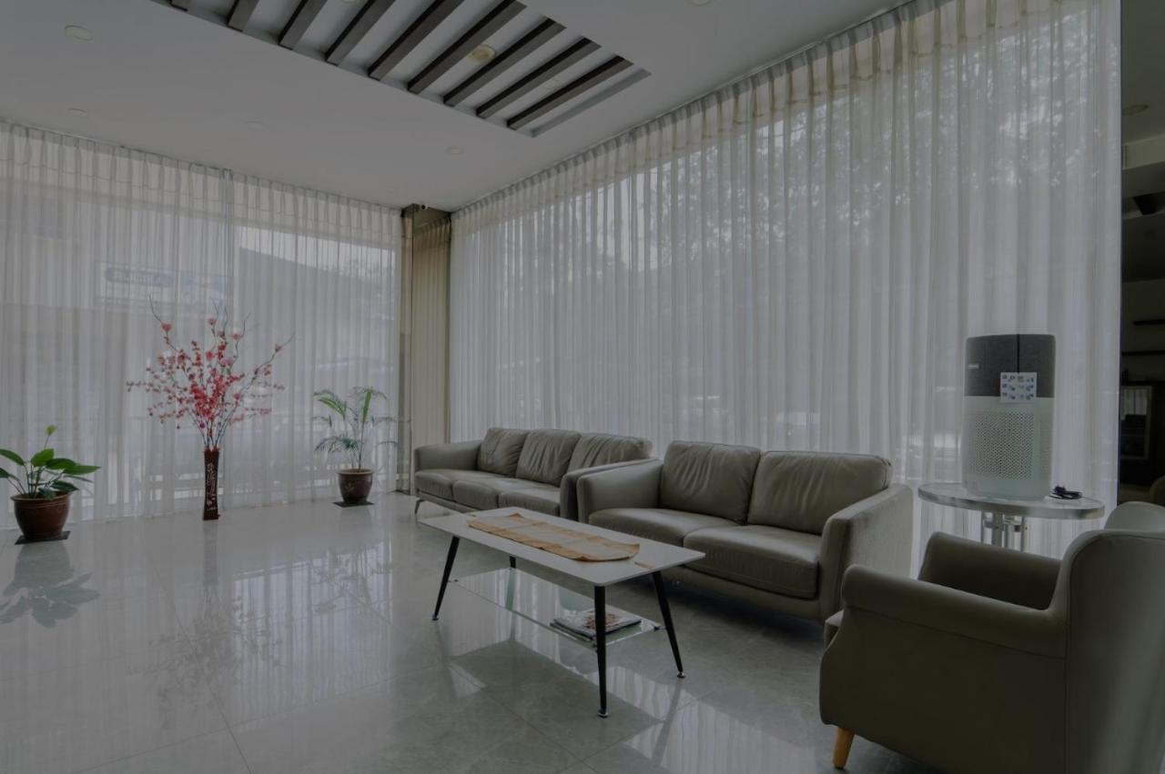 Osaka Hotel Batam Nagoya Buitenkant foto