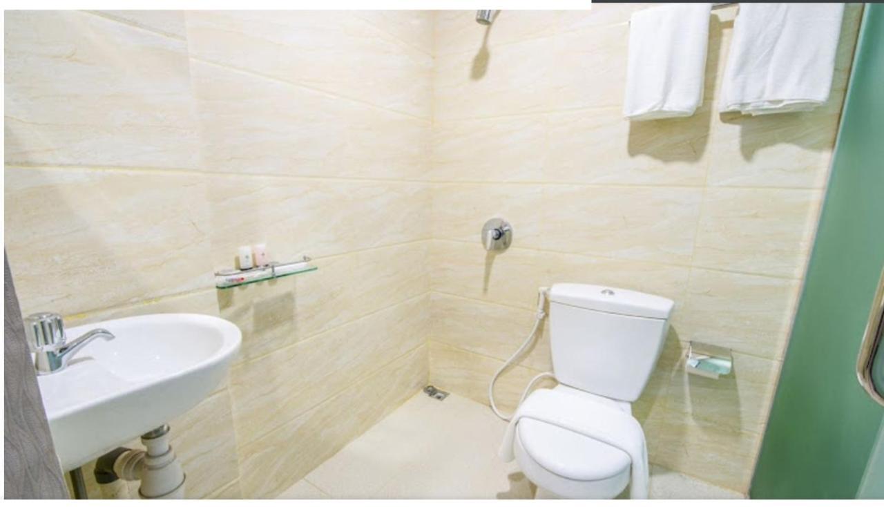 Osaka Hotel Batam Nagoya Buitenkant foto