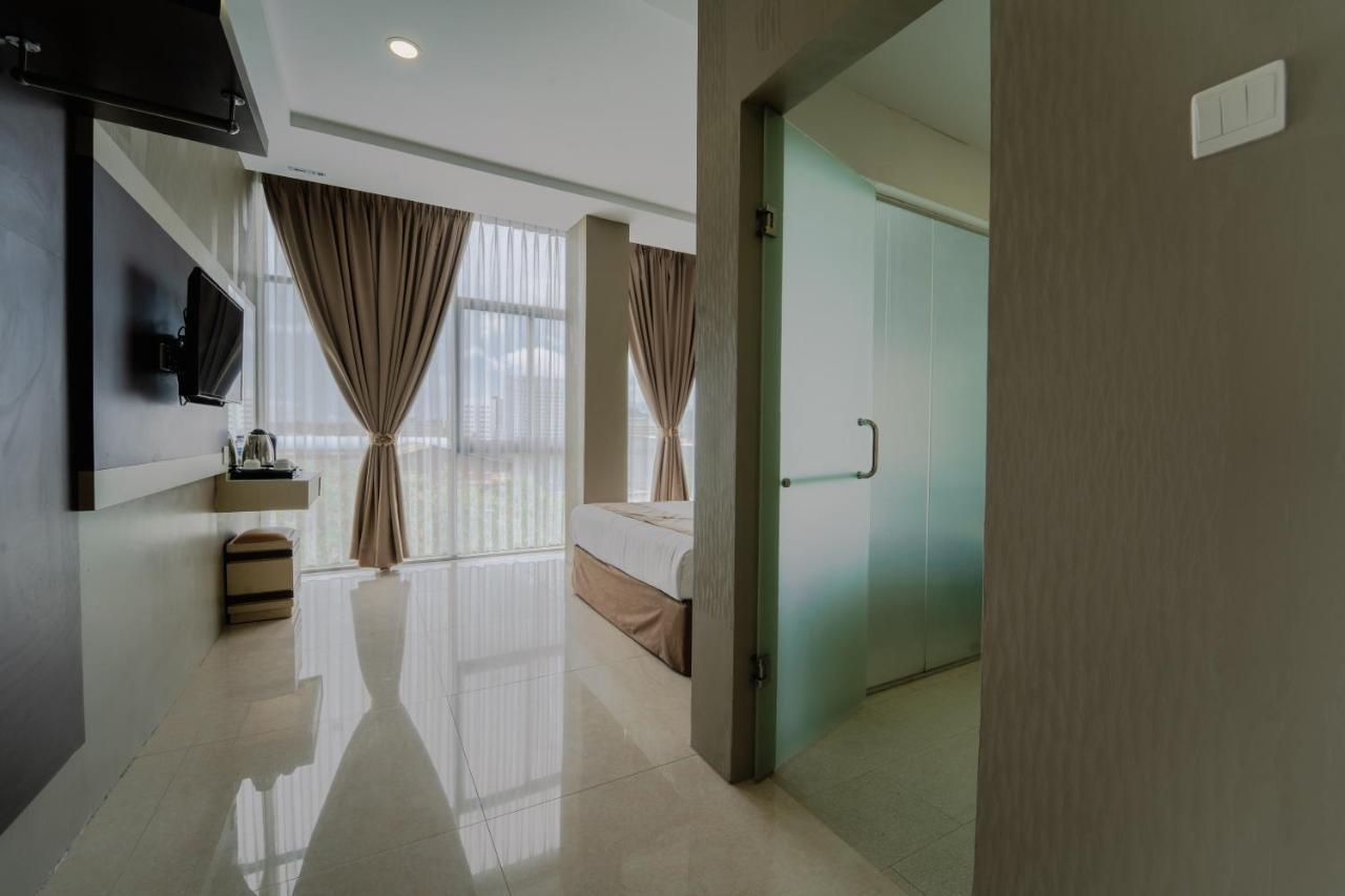 Osaka Hotel Batam Nagoya Buitenkant foto